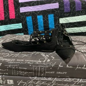 Cute lace up your leg flats with gold accents